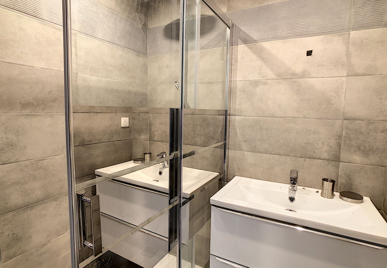 Apartment in Cannes - GAR2207 Beau 2 pièces centre terasse