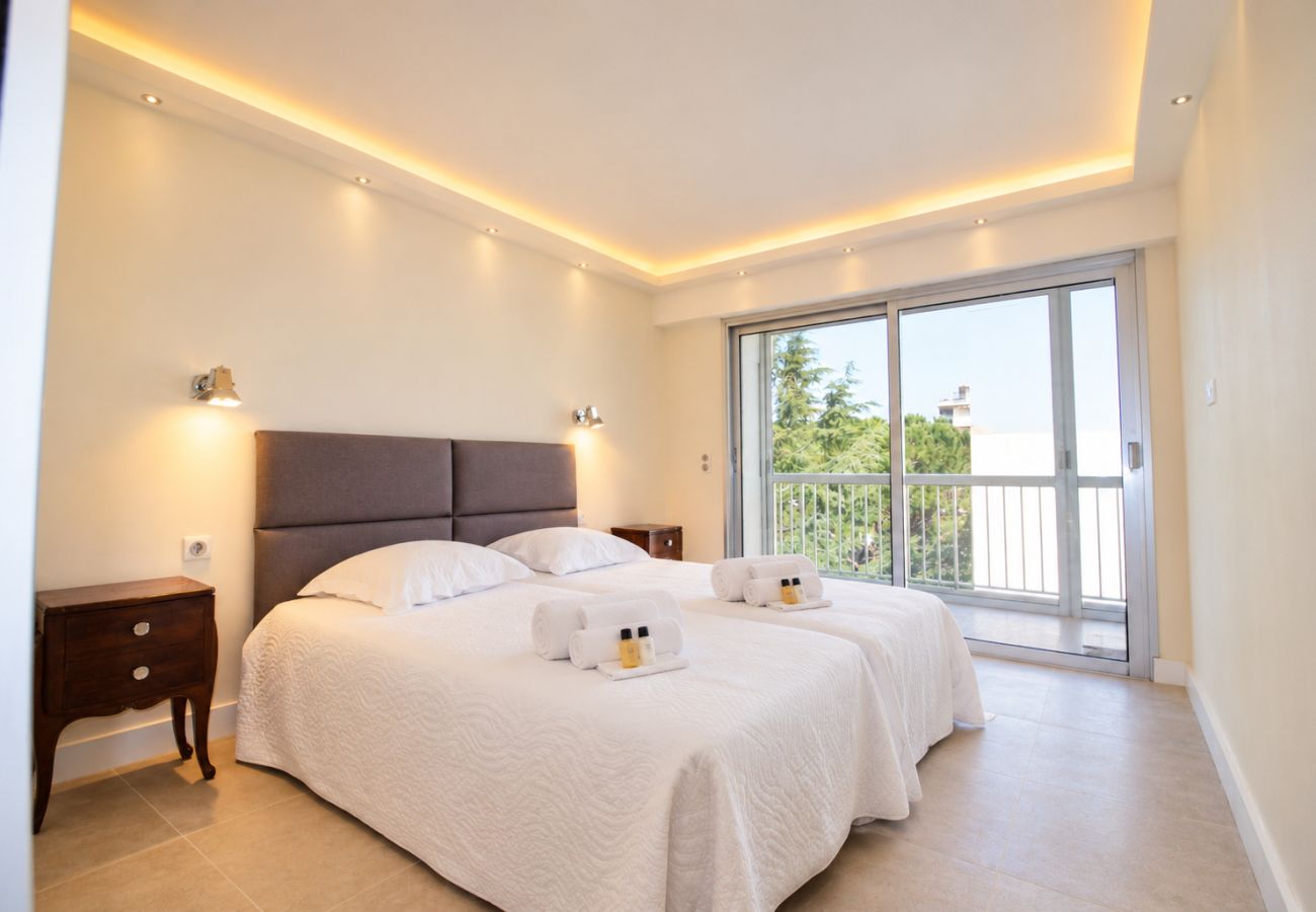 Apartment in Cannes - Vue mer 3 pièces terrasse plage Palm Beach TUI1376