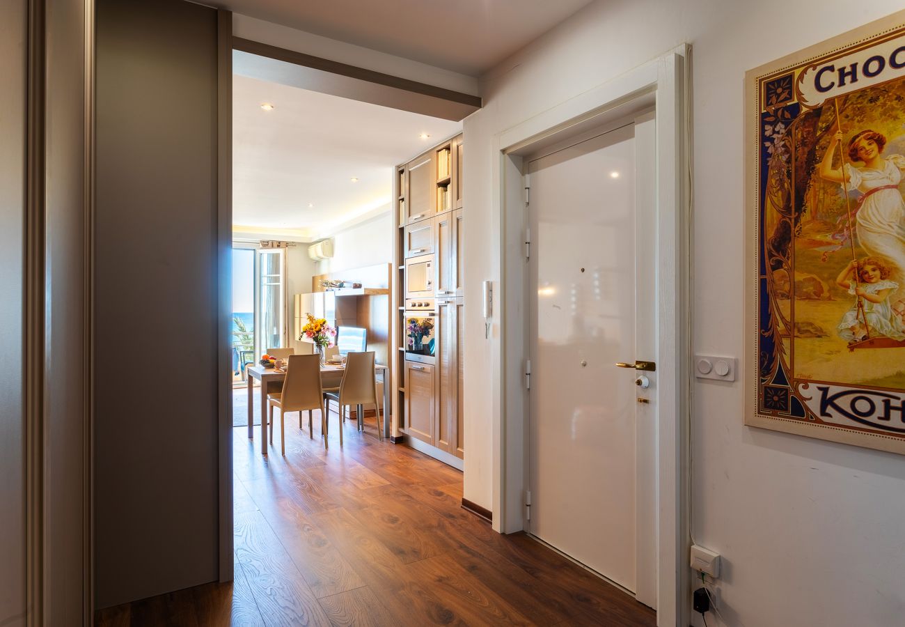 Stay in this bright haven, perfect for an unforgettable summer.