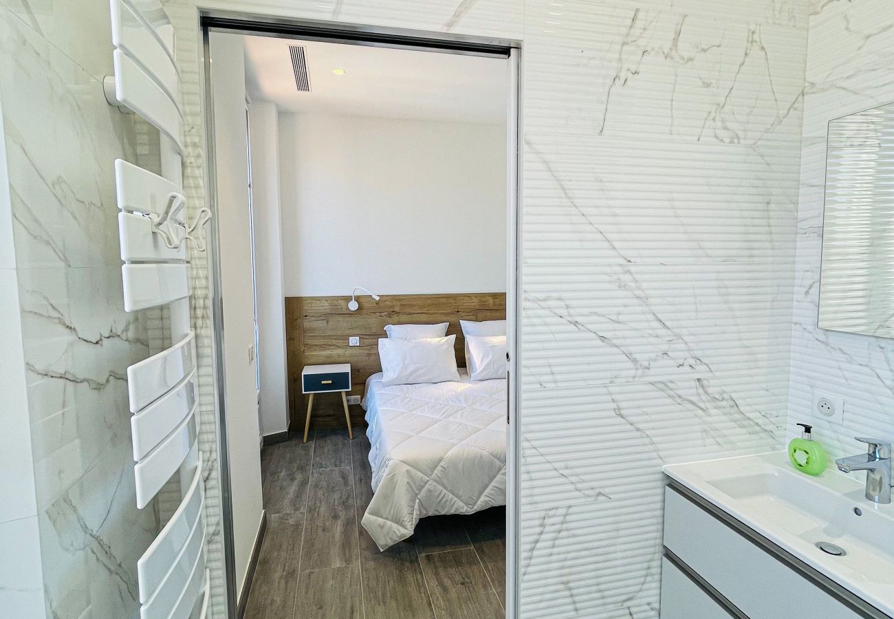 Apartment in Cannes - Côté Sud / Plein centre beau 2 chambres