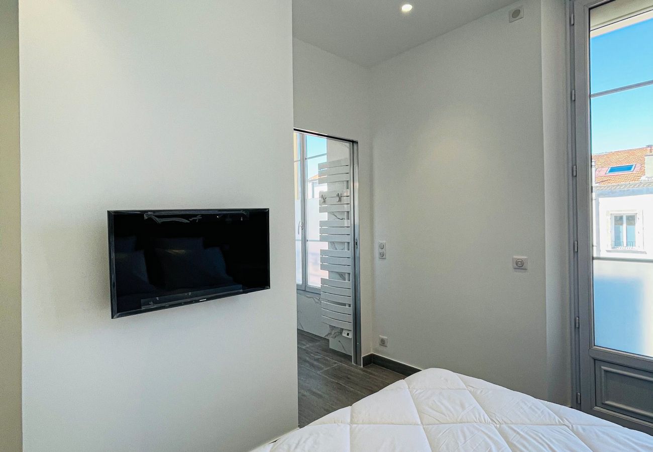 Apartment in Cannes - Côté Sud / Plein centre beau 2 chambres