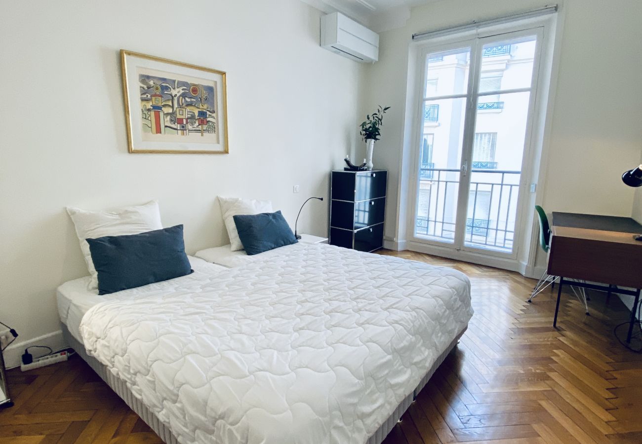 holiday rentals on avenue de la croisette in cannes