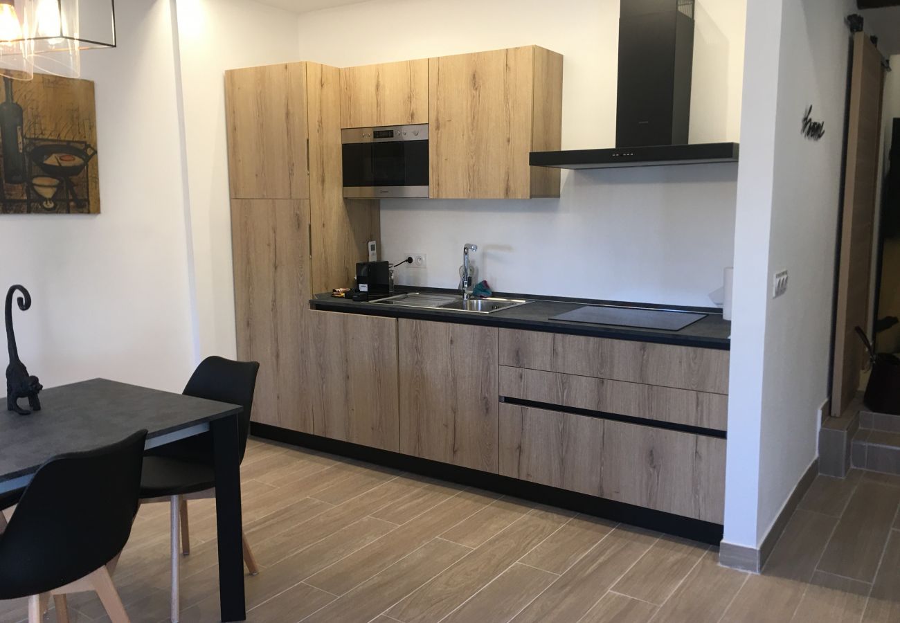 modern, fully equipped kitchen