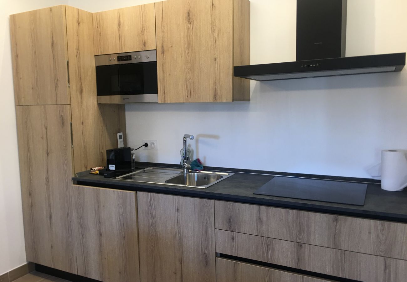 modern, fully equipped kitchen