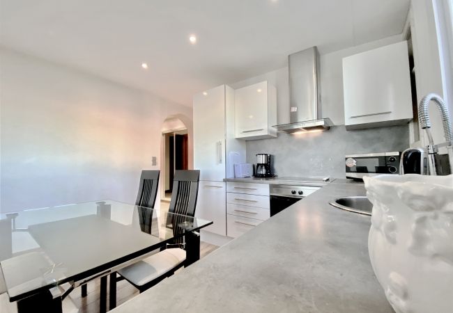 Apartment in Cannes - MES1112 Appartement immeuble sur Croisette