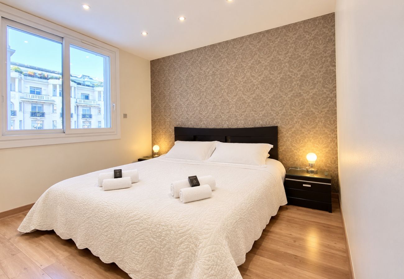 Apartment in Cannes - MES1112 Appartement immeuble sur Croisette