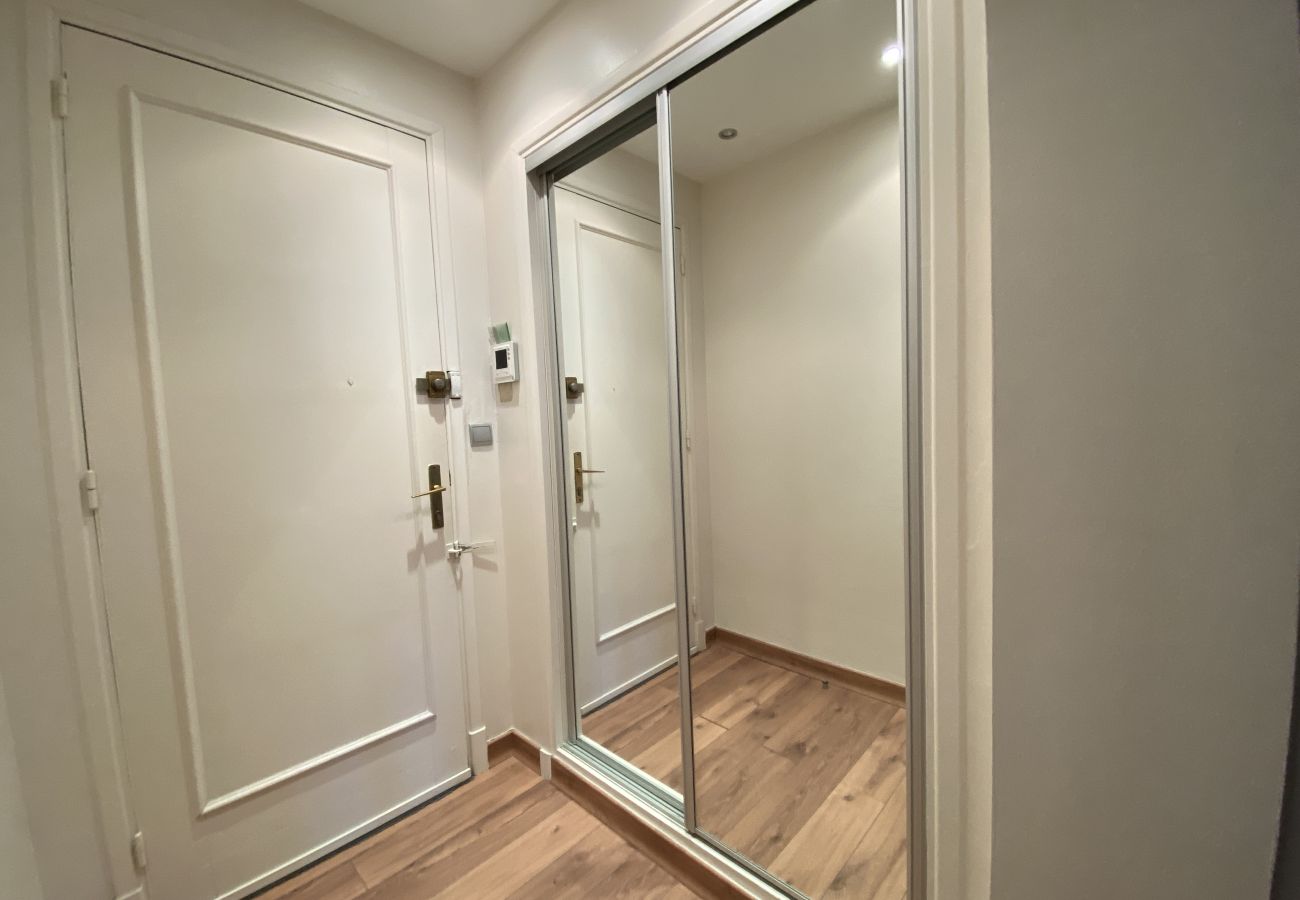 Apartment in Cannes - MES1112 Appartement immeuble sur Croisette