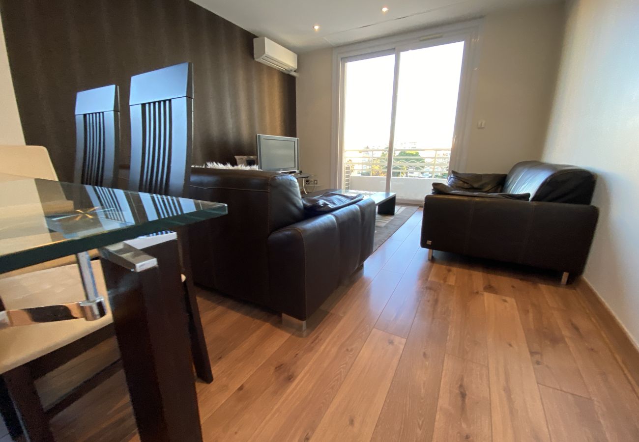Apartment in Cannes - MES1112 Appartement immeuble sur Croisette