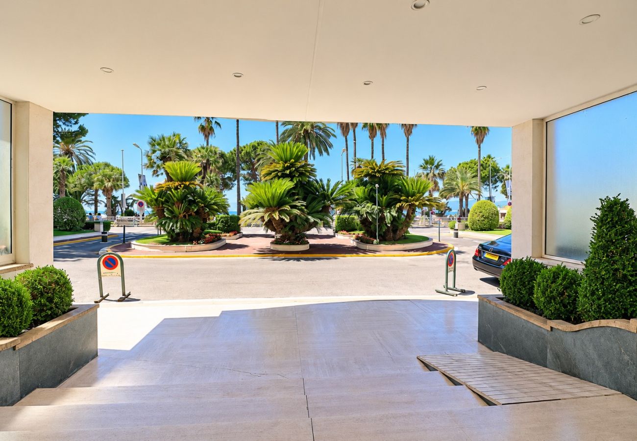 Apartment in Cannes - MES1112 Appartement immeuble sur Croisette