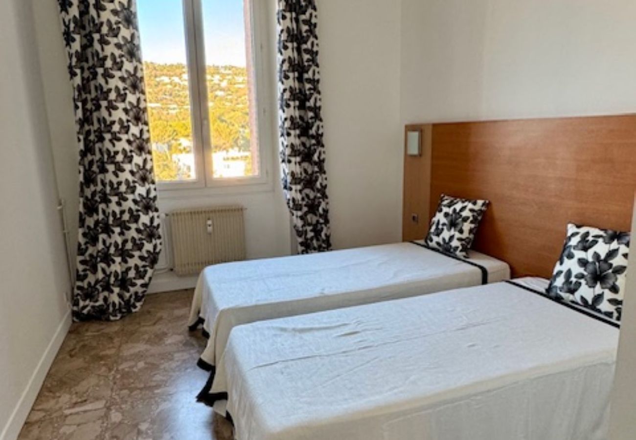 Apartment in Cannes - FON5581 / 2 pieces Terrasse Vue Mer/ GALLIA