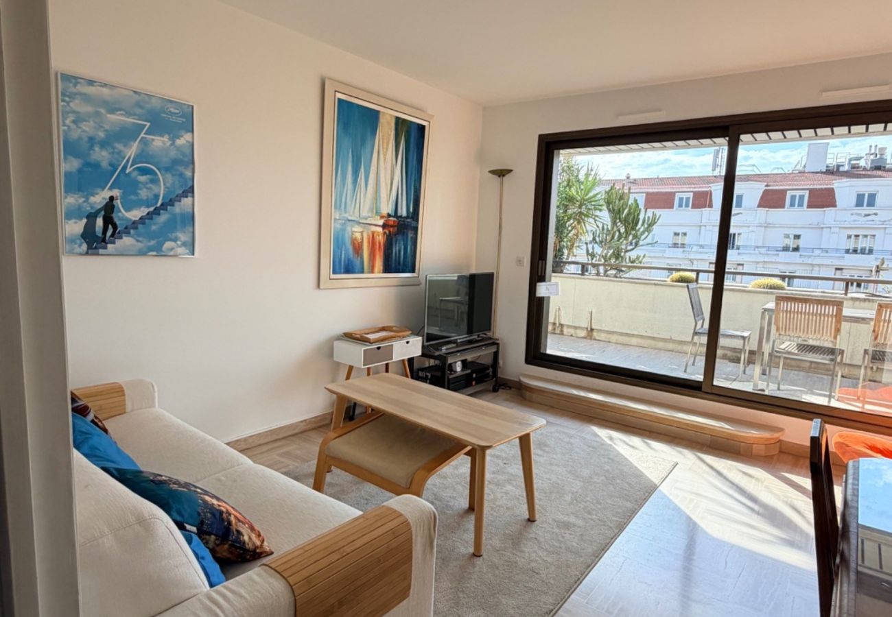 Apartment in Cannes - MAN528 2 pièces terrasse vue mer