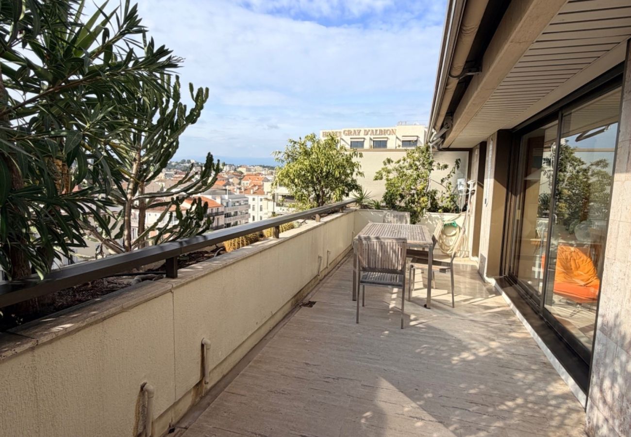 Apartment in Cannes - MAN528 2 pièces terrasse vue mer