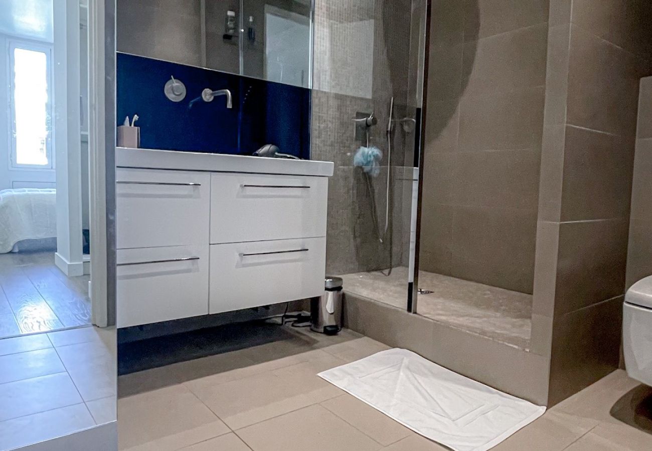 Apartment in Cannes - ARU117 / Remarquable 3 pièces central