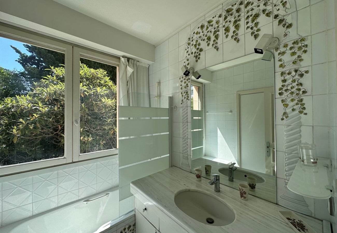 modern and elegant bathrooms