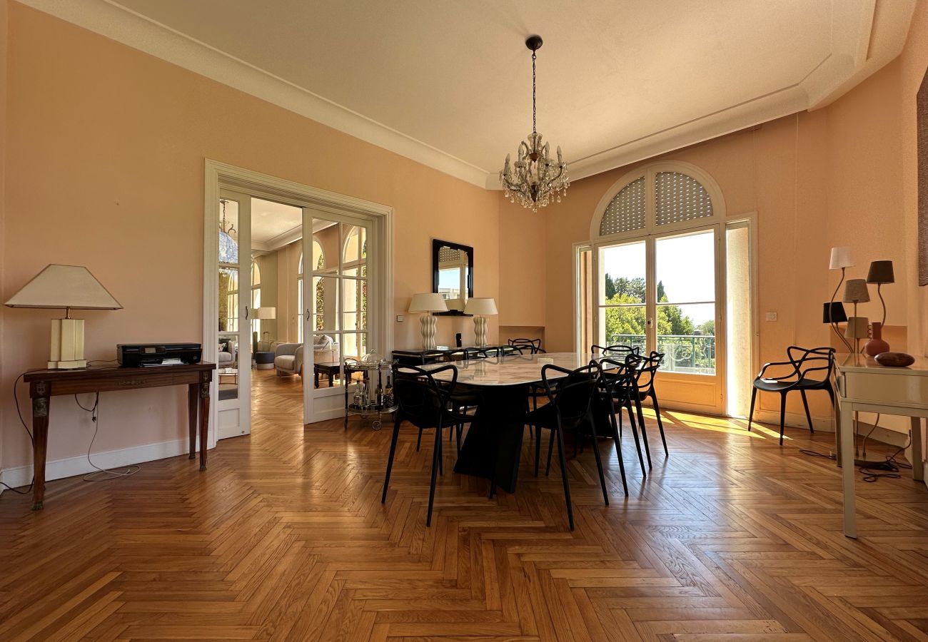 rental villa Cannes large dining room open onto terrace