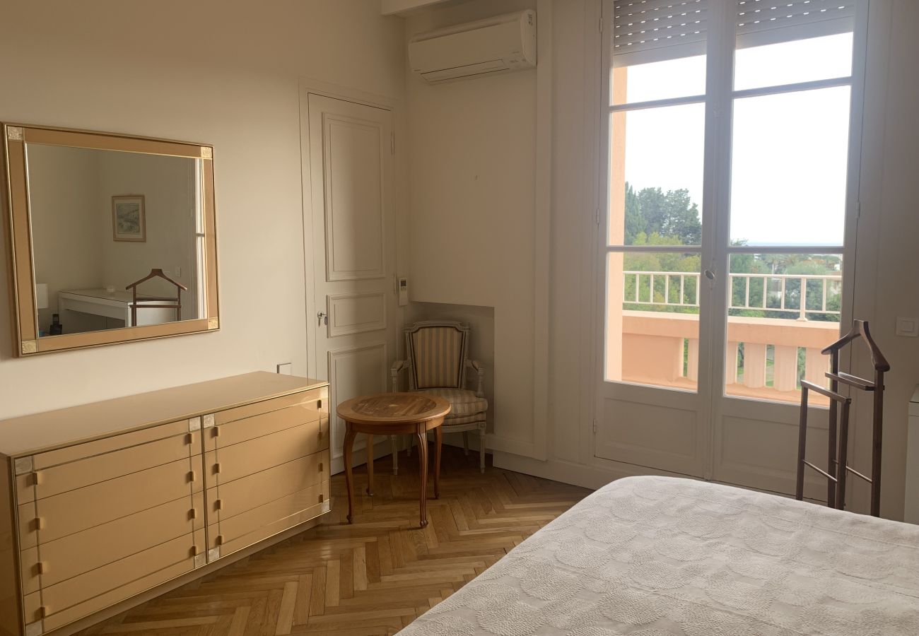 villa high standing Cannes bedrooms with double beds