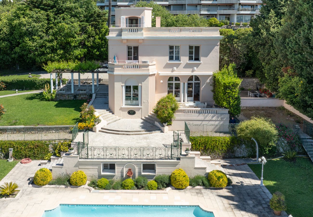 luxury villa Cannes with swimming pool and large garden