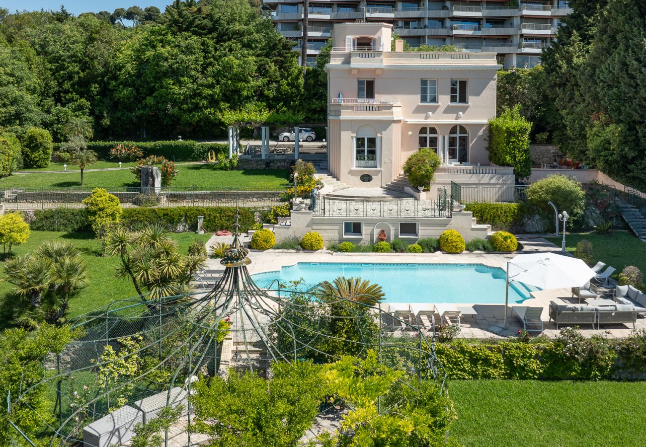 luxury villa Cannes with swimming pool and large garden