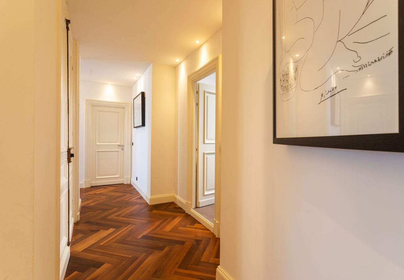 Spacious and bright hallway with refined décor