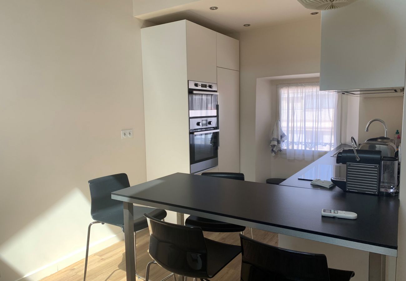 Modern and functional open kitchen