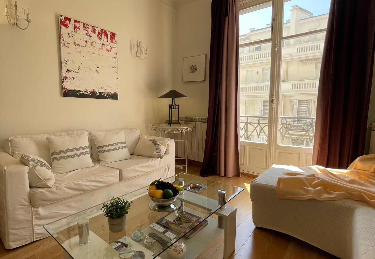 Studio in Cannes - GUN132 / PALAIS MIRAMAR