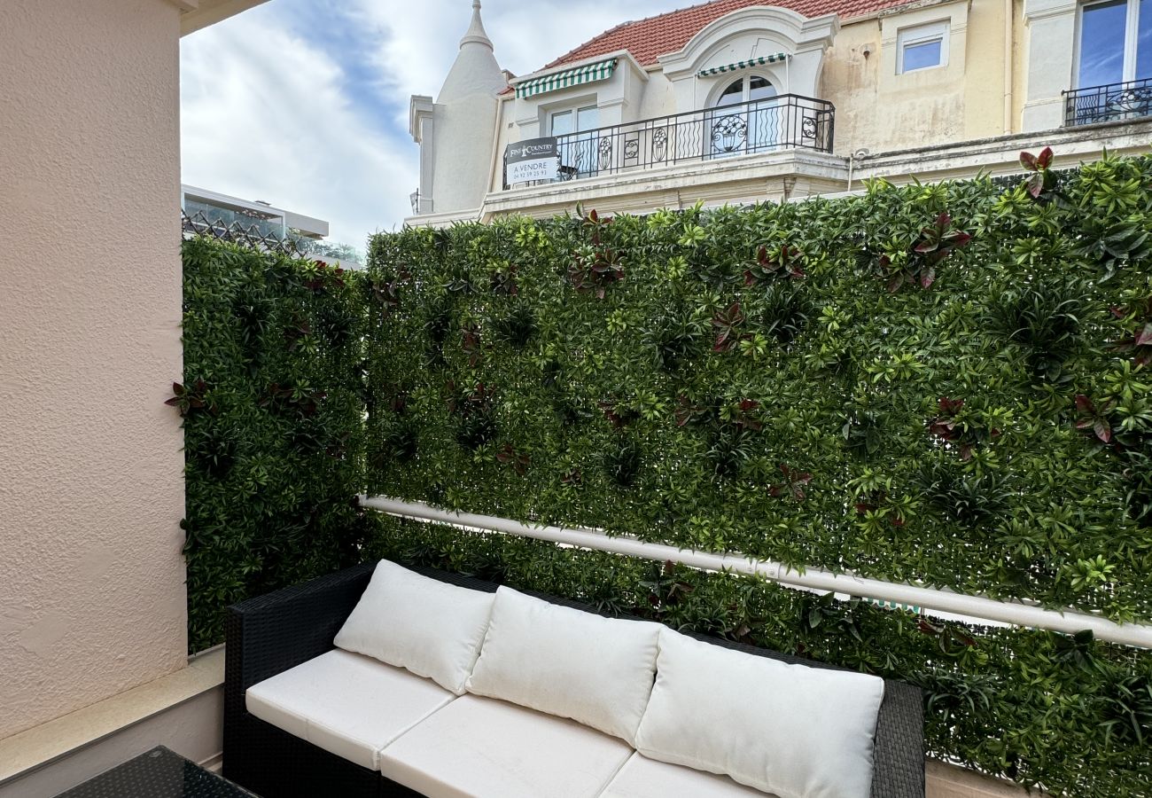 Apartment in Cannes - sk Res Miramar Apt moderne et luxueux à Cannes