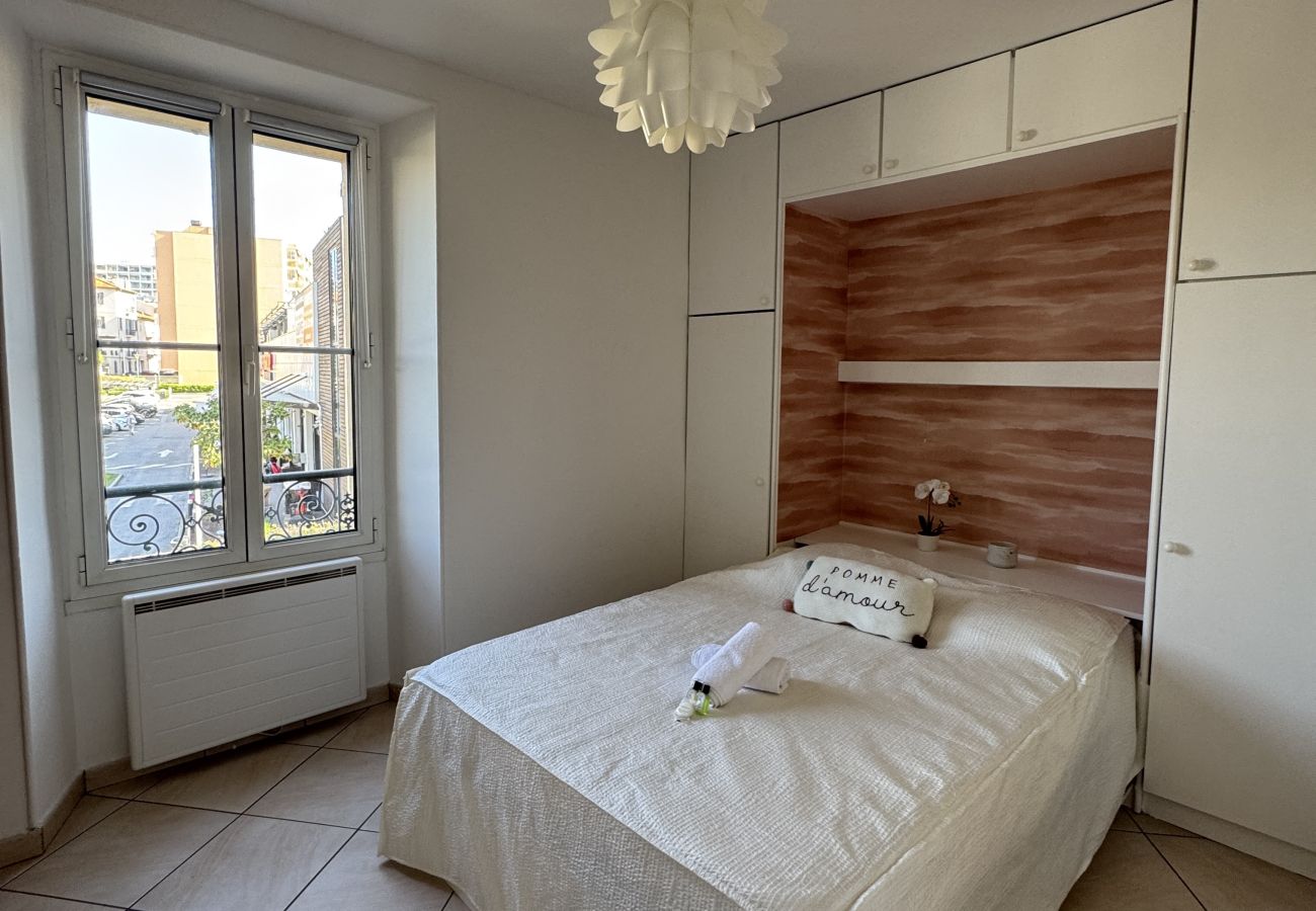 bright and quiet bedroom