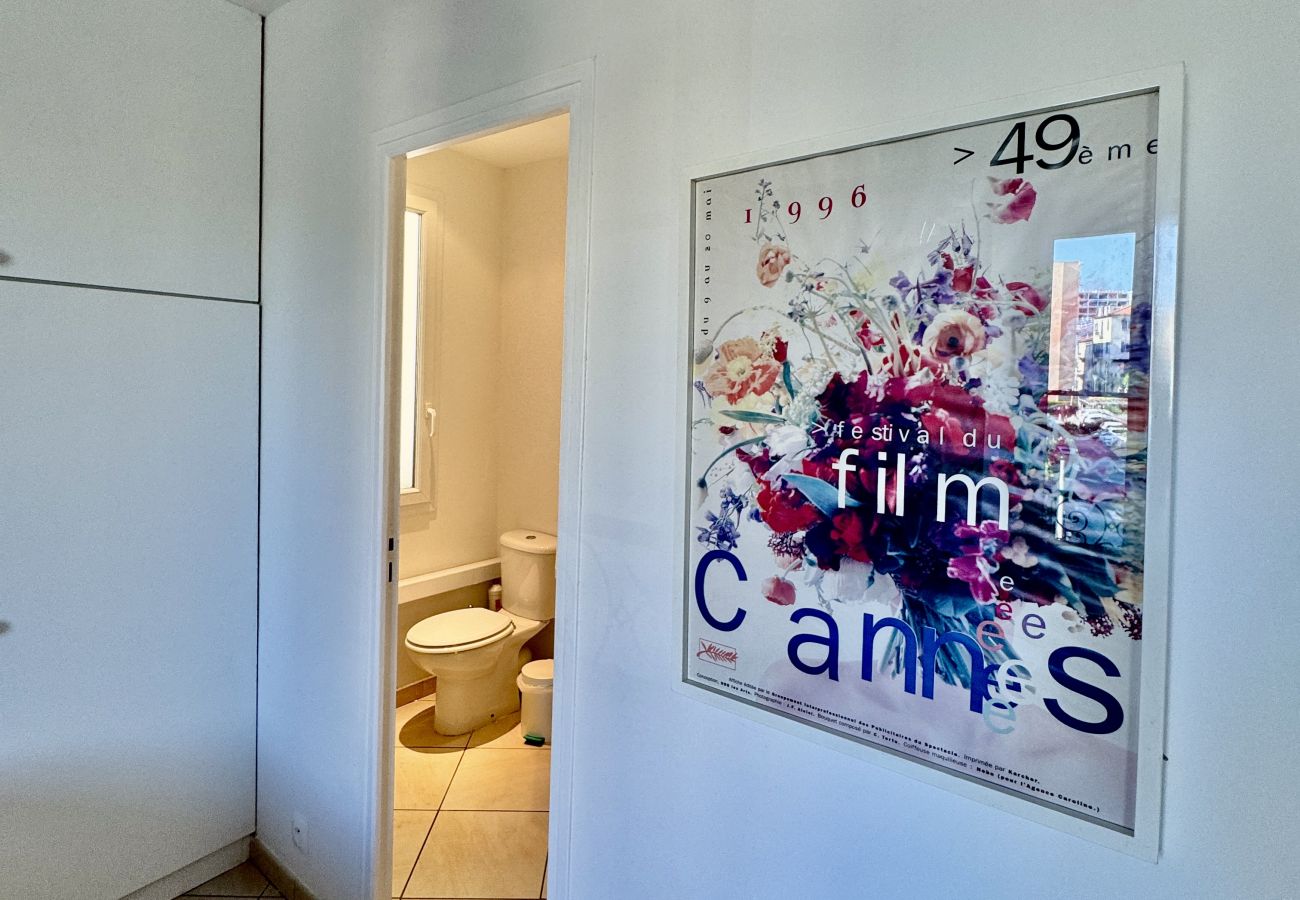 bathroom in the bedroom