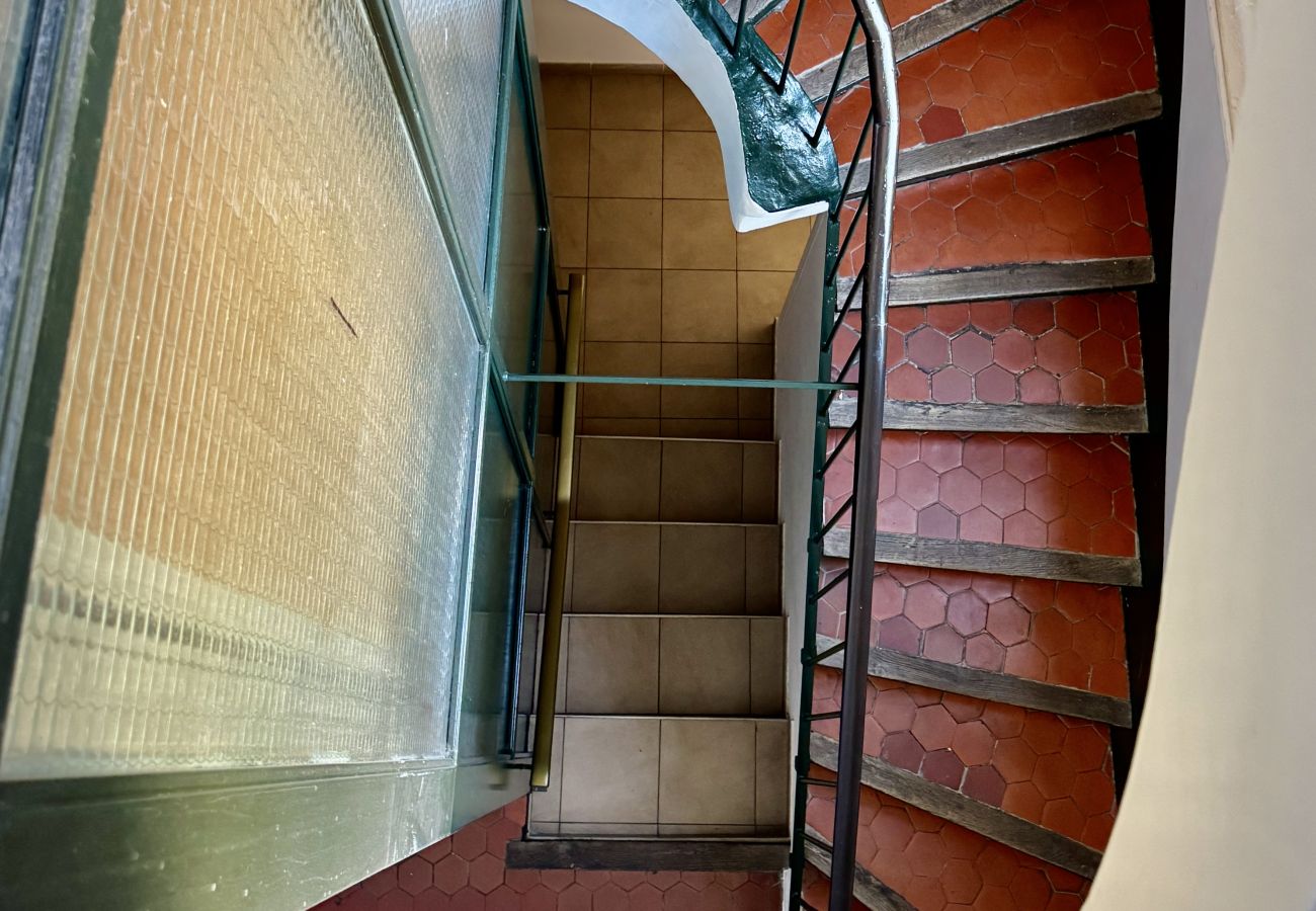 staircase design for contemporary interior