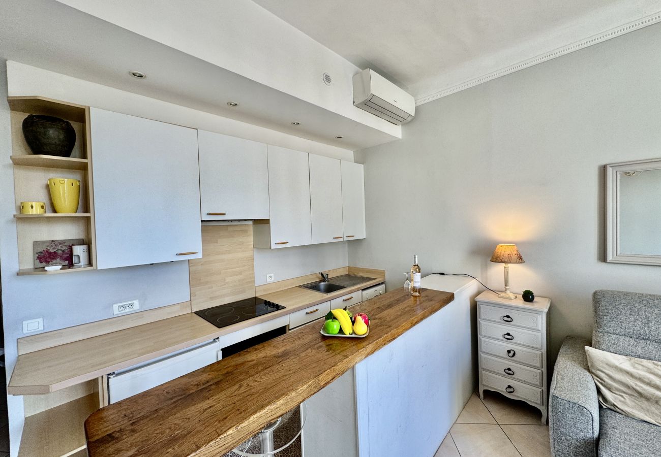 fitted kitchen apartment