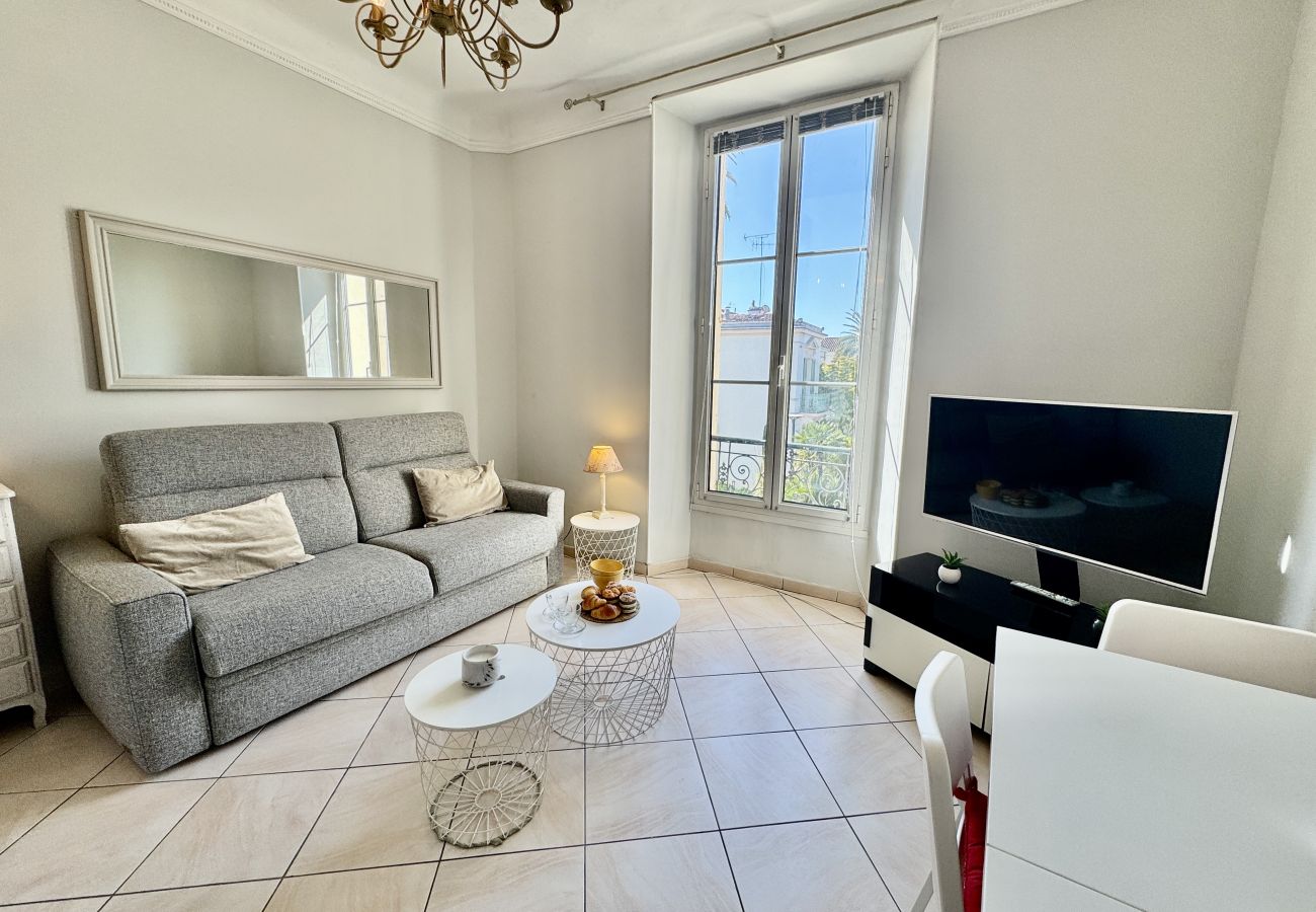 Bright and modern living room