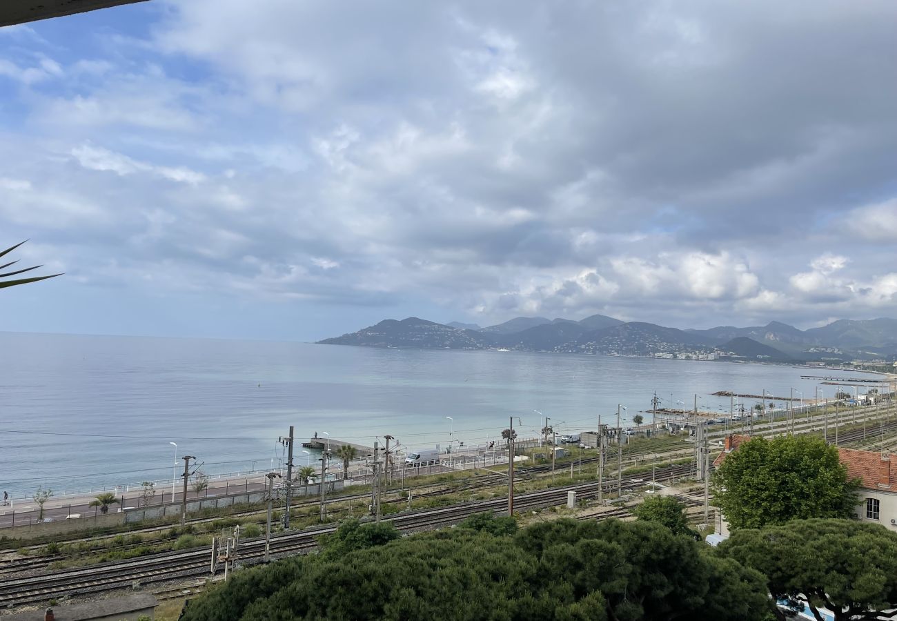 Apartment in Cannes-la-Bocca - Cannes Beach résidence / Vue mer piscine