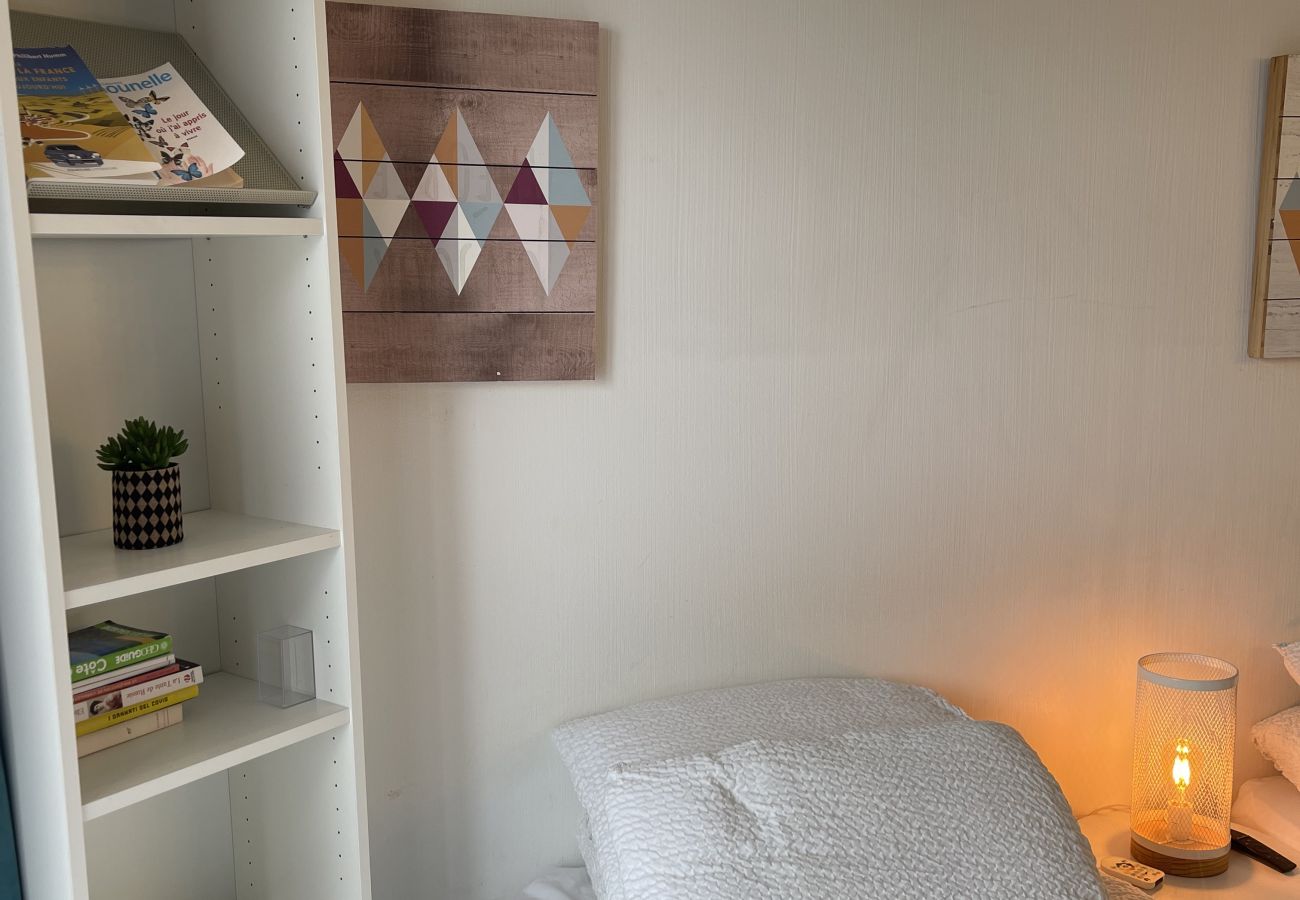 Apartment in Cannes-la-Bocca - Cannes Beach résidence / Vue mer piscine