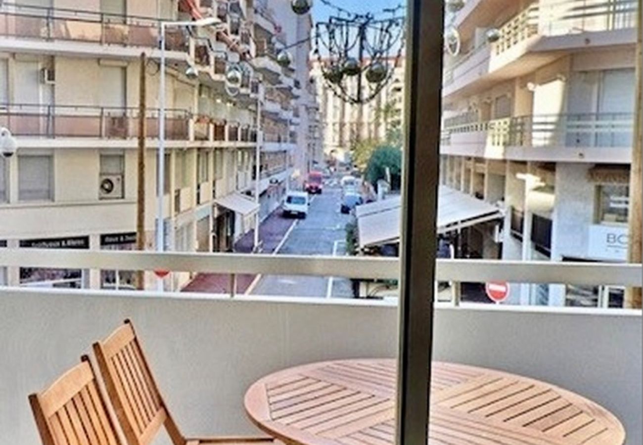 Studio in Cannes - THE11 / STUDIO MARTINEZ
