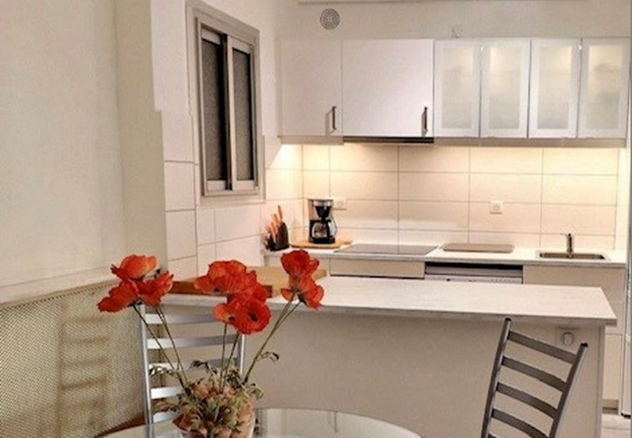 Studio in Cannes - THE11 / STUDIO MARTINEZ