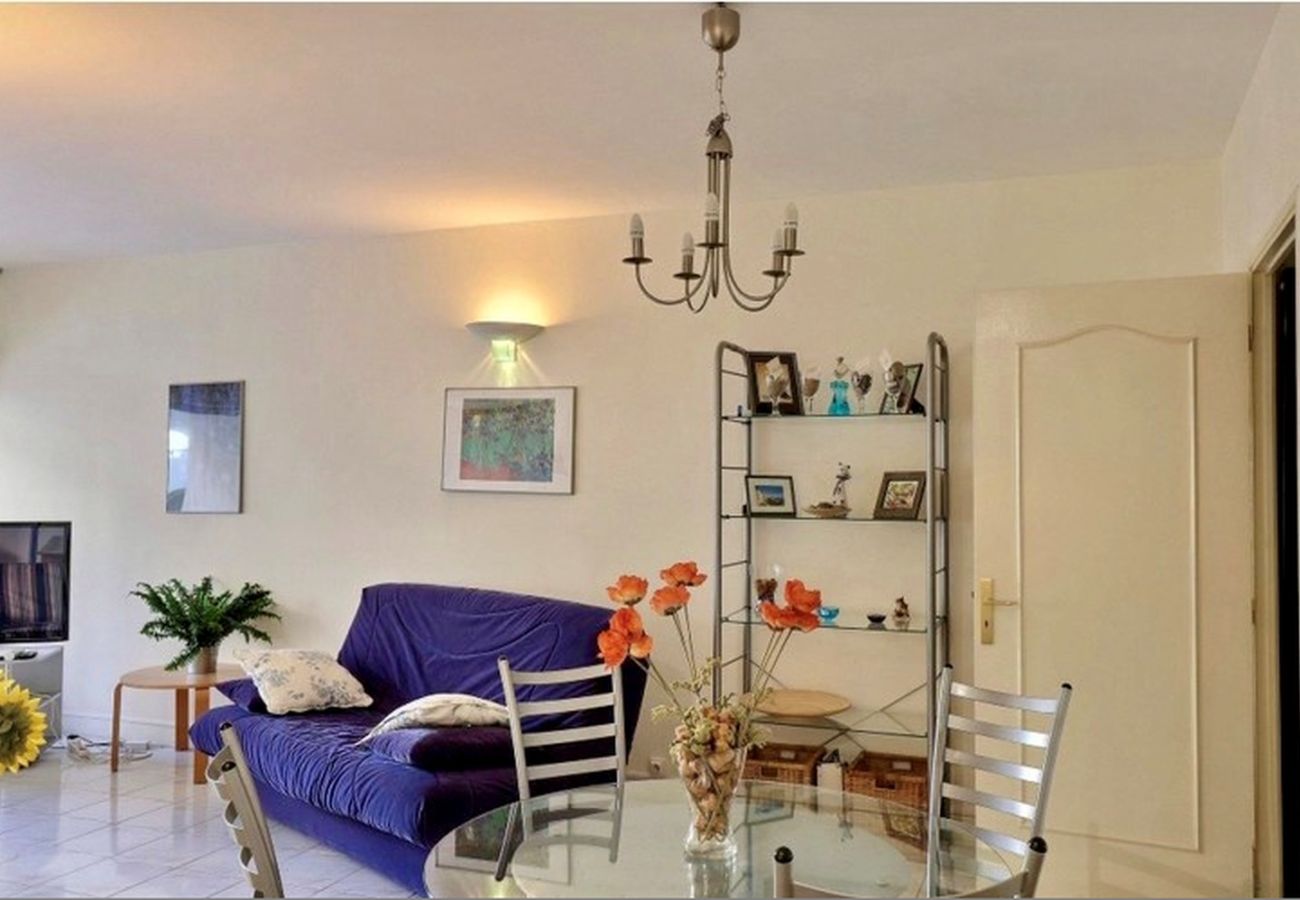 Studio in Cannes - THE11 / STUDIO MARTINEZ