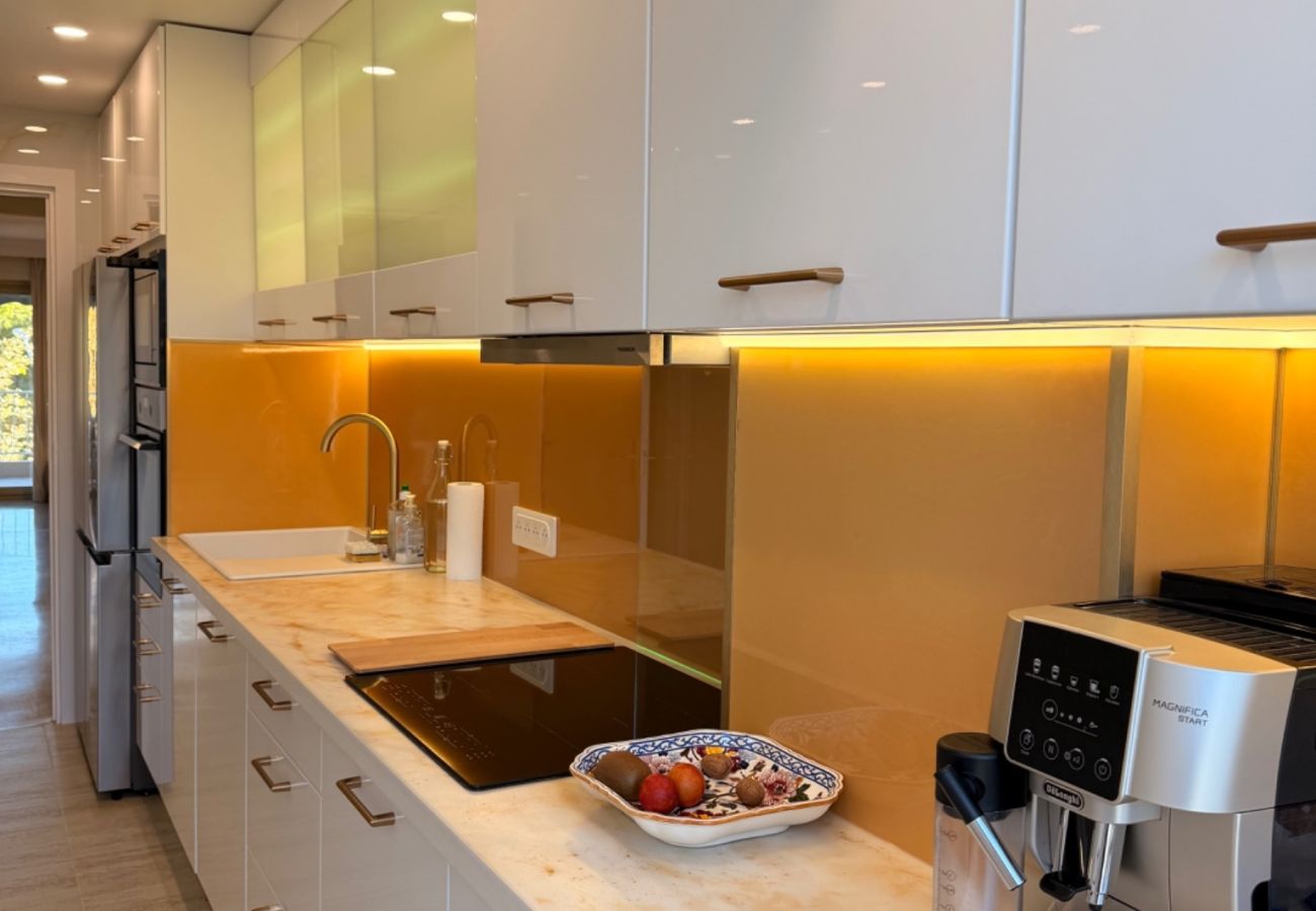 Apartment in Cannes - BELLE PLAGE 3, vue  mer