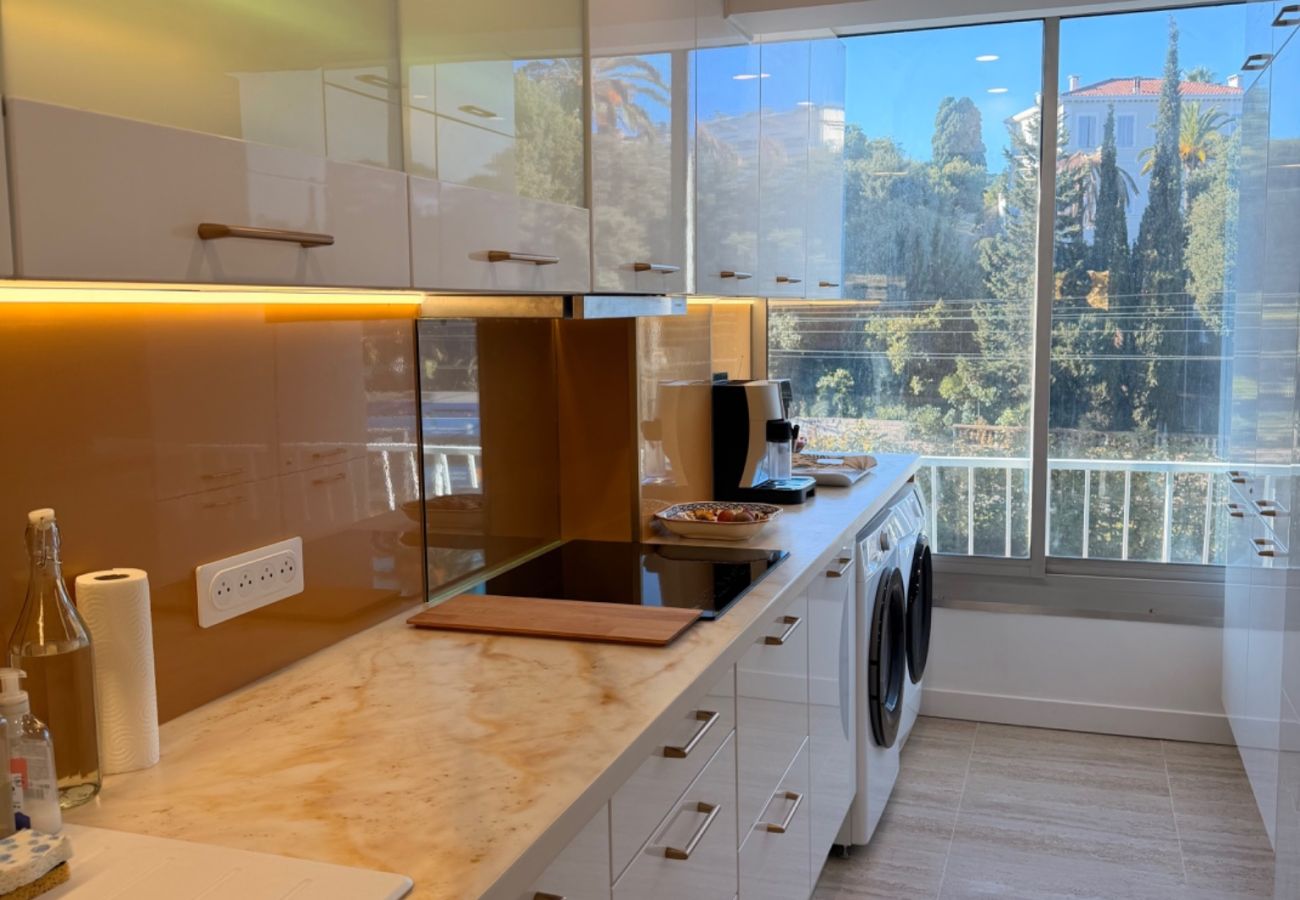 Apartment in Cannes - BELLE PLAGE 3, vue  mer