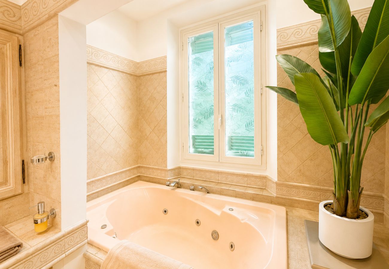 Apartment in Cannes - La Vigie – Cannes centre Vue Mer Face au Palais