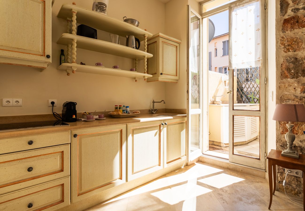 Appartement à Cannes - LAT1103 / Chaleureux logement avec belle terrasse