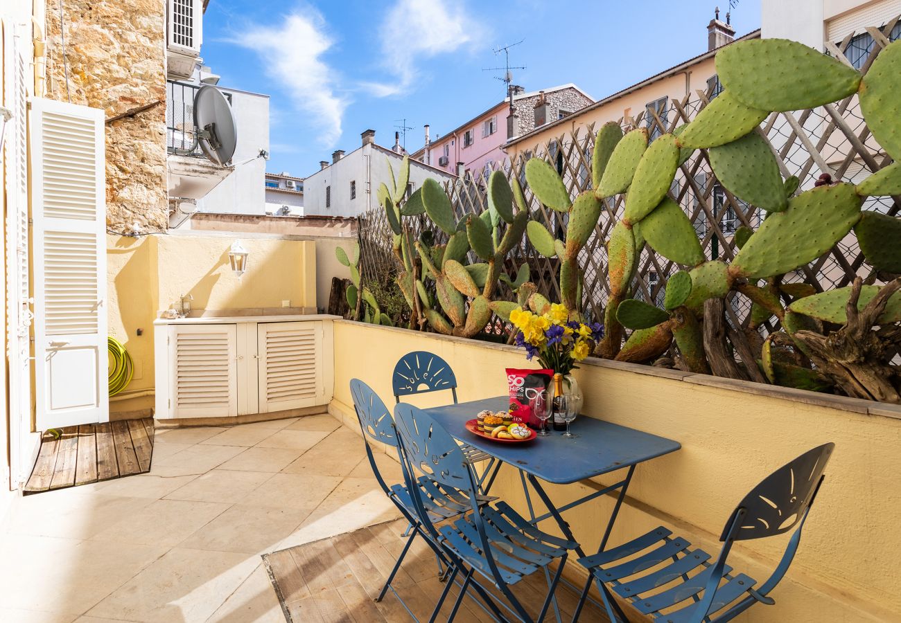 Appartement à Cannes - LAT1103 / Chaleureux logement avec belle terrasse