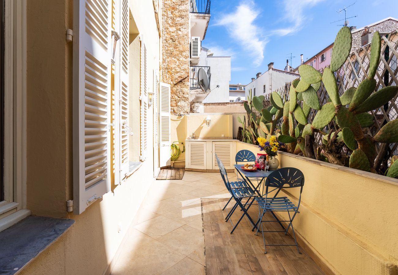 Appartement à Cannes - LAT1103 / Chaleureux logement avec belle terrasse