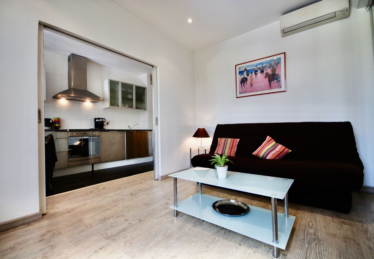 Appartement à Cannes - GIB262 /  Charmant logement situé Place Gambetta