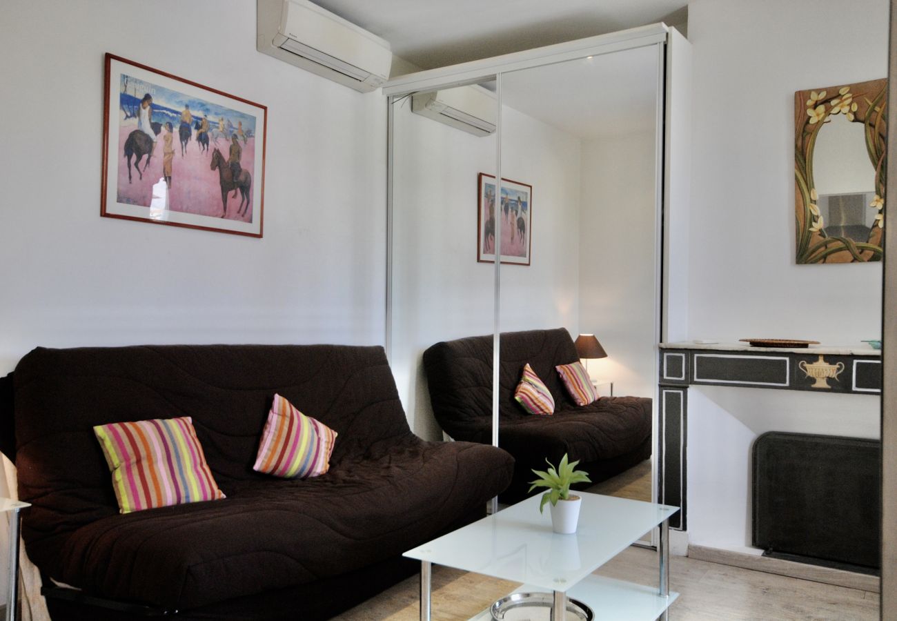 Appartement à Cannes - GIB262 /  Charmant logement situé Place Gambetta