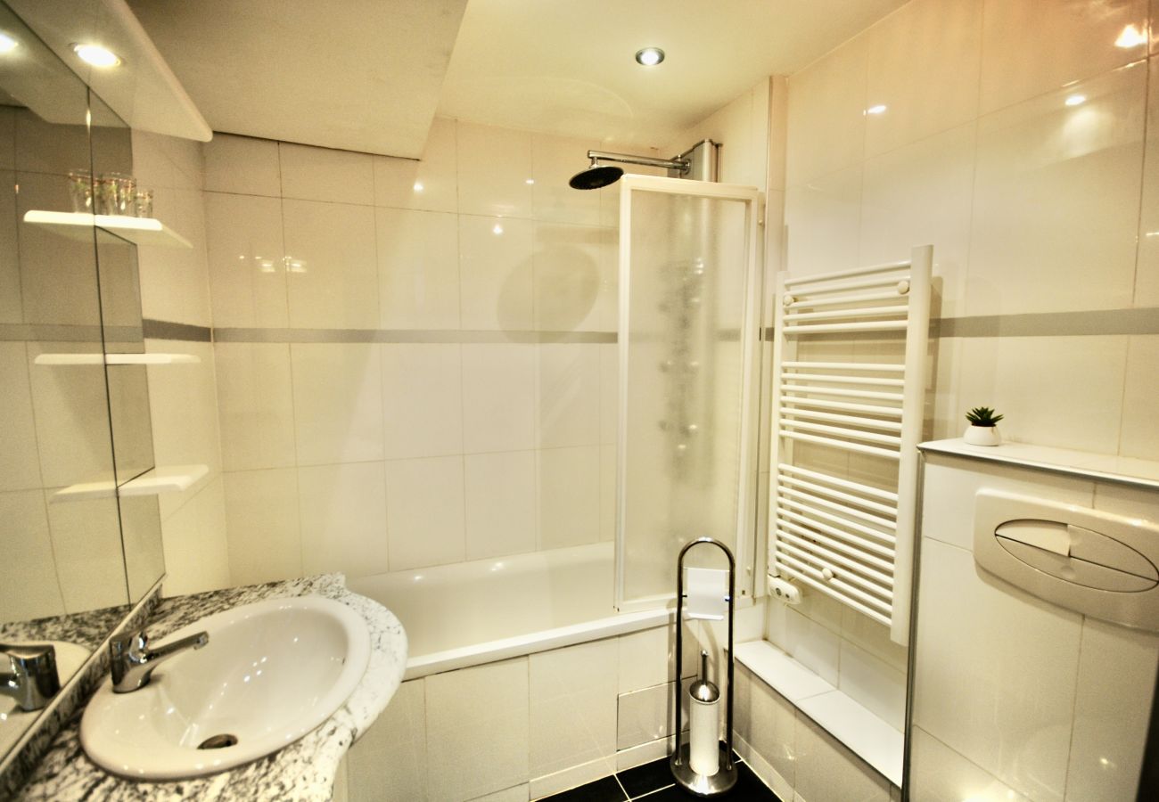 Appartement à Cannes - GIB262 /  Charmant logement situé Place Gambetta