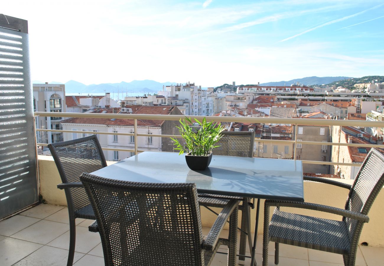 Studio avec terrasse ensoleillée à deux pas de la Croisette