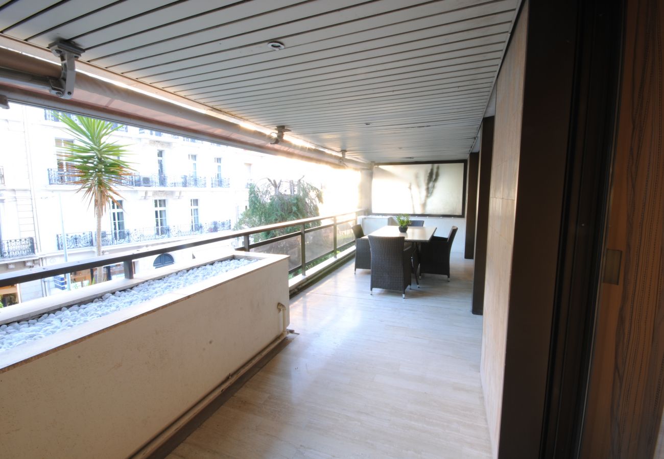 Appartement à Cannes - ALI1165 / Grand 2 pièces moderne terrasse