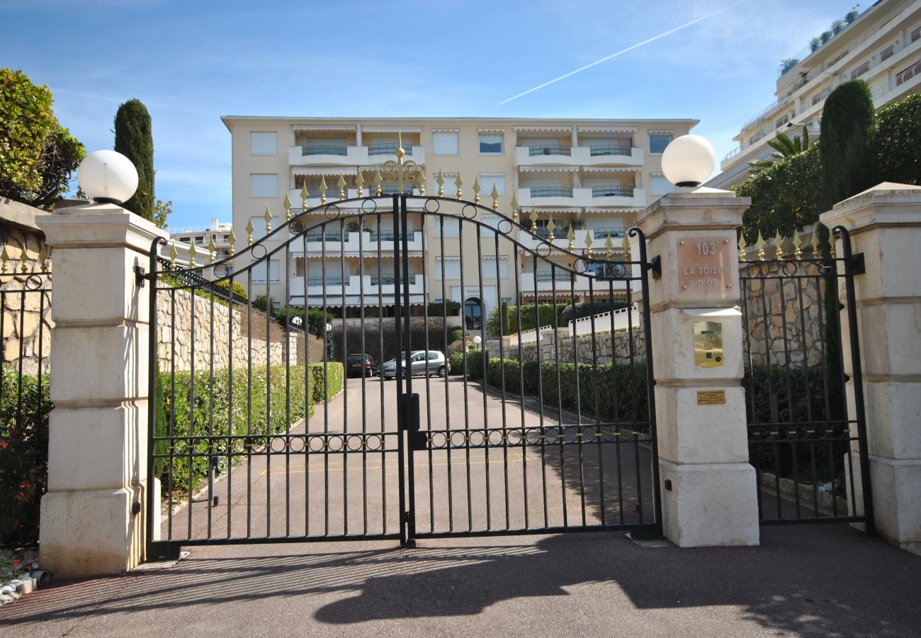 Appartement à Cannes - SAU310 / face mer Sur Croisette 3 chambres