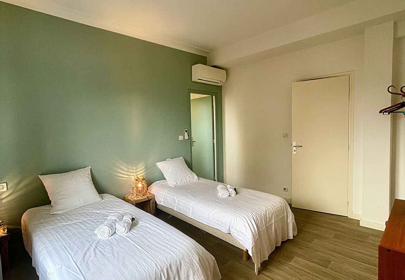 Appartement à Cannes - SAU310 / face mer Sur Croisette 3 chambres