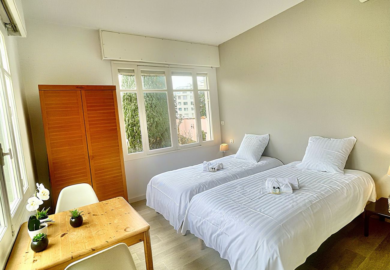 Appartement à Cannes - SAU310 / face mer Sur Croisette 3 chambres